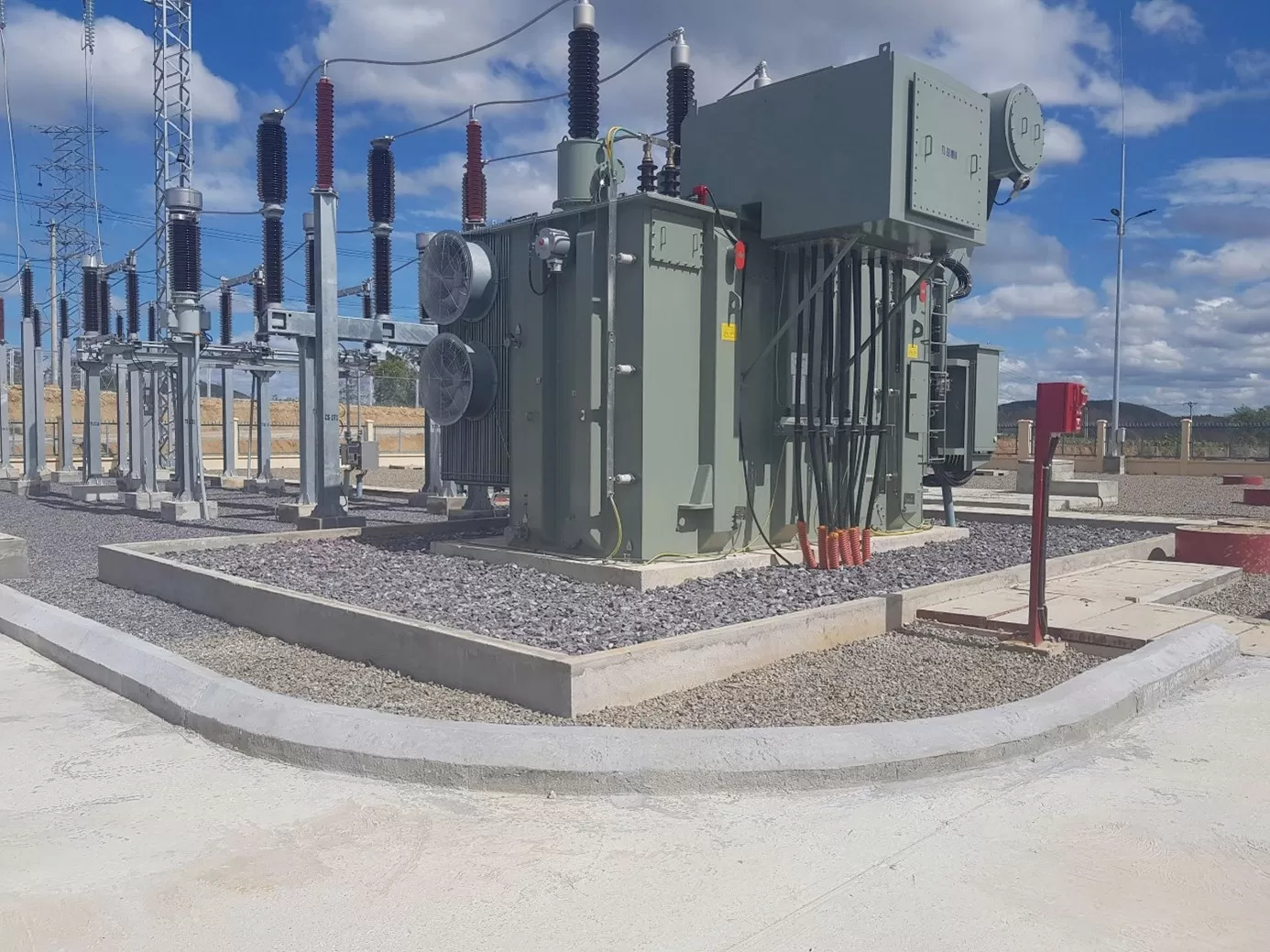 Nhà máy thủy điện, điện gió, điện năng lượng mặt trời